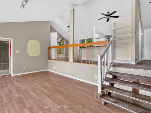 Photo 13 at 110 Glenwoods Avenue, Keswick South, Georgina