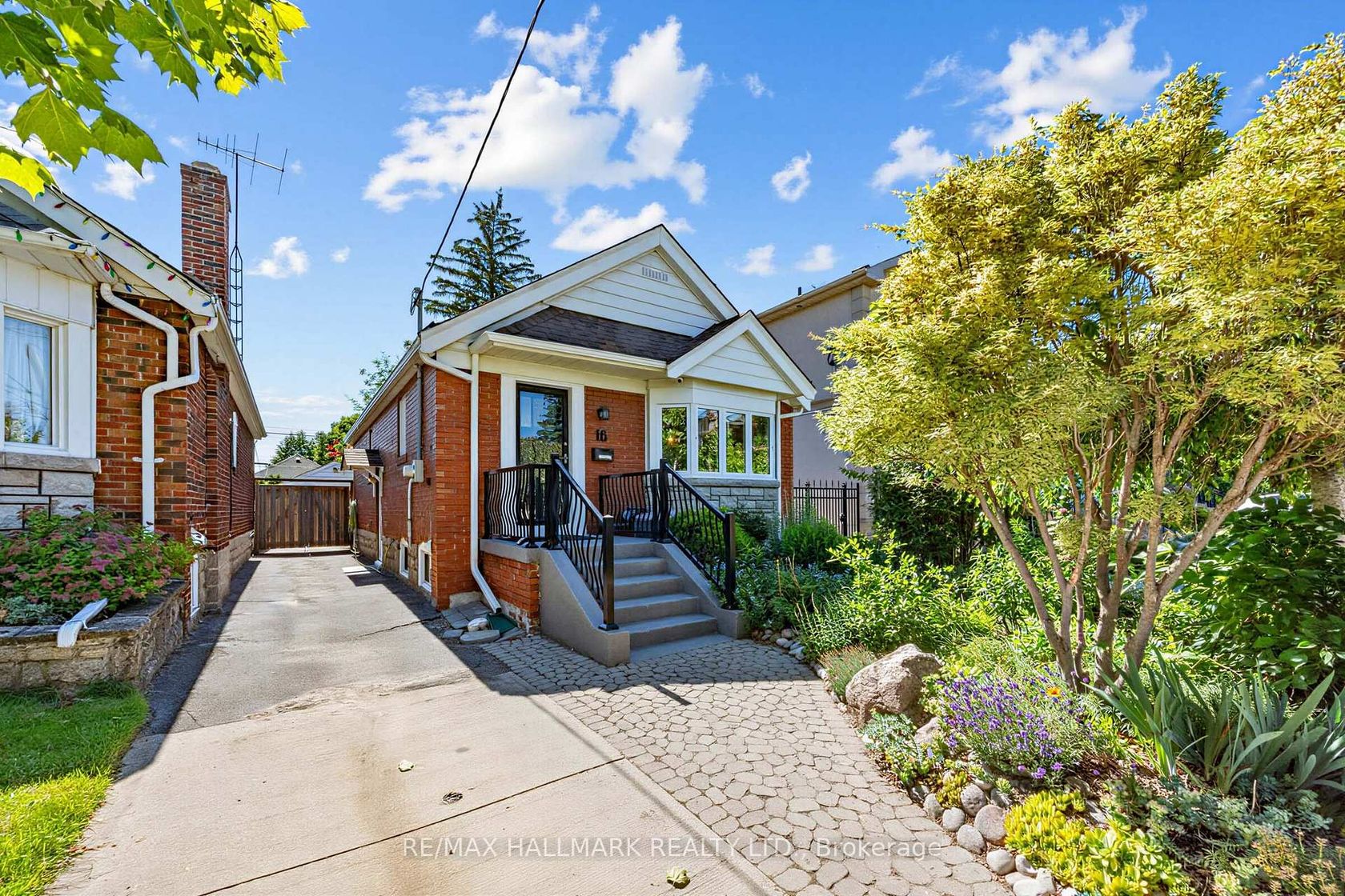 16 Crestland Avenue, East York, Toronto 