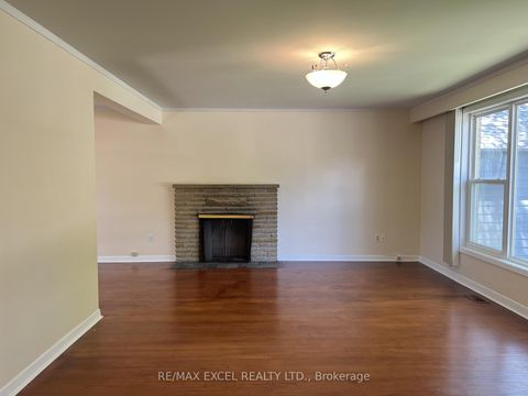 Photo 1 at 36 Hall Street, Mill Pond, Richmond Hill