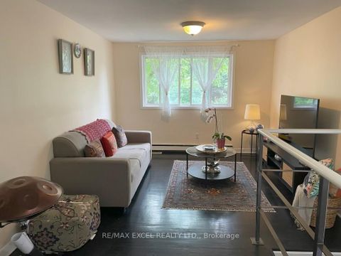 Photo 13 at 36 Hall Street, Mill Pond, Richmond Hill