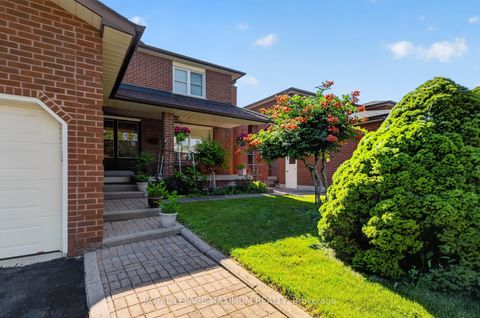 Photo 1 at 162 Wigwoss Drive, East Woodbridge, Vaughan