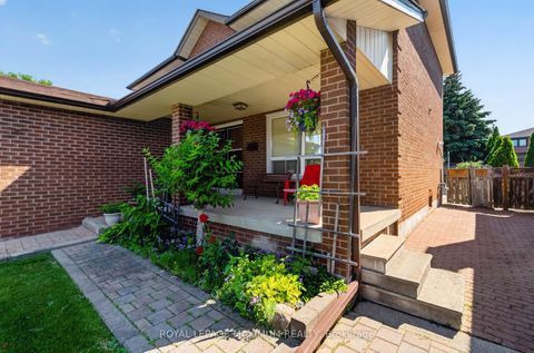 Photo 2 at 162 Wigwoss Drive, East Woodbridge, Vaughan