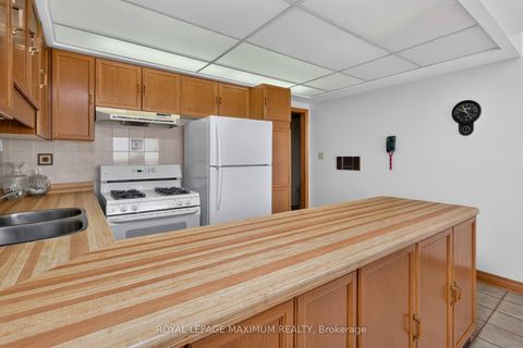 Photo 9 at 162 Wigwoss Drive, East Woodbridge, Vaughan