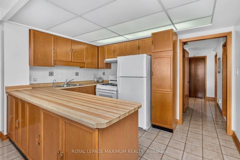 Photo 10 at 162 Wigwoss Drive, East Woodbridge, Vaughan