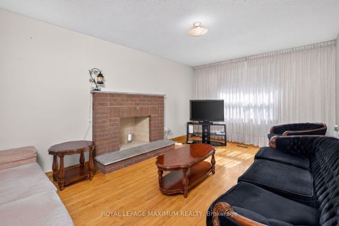 Photo 12 at 162 Wigwoss Drive, East Woodbridge, Vaughan