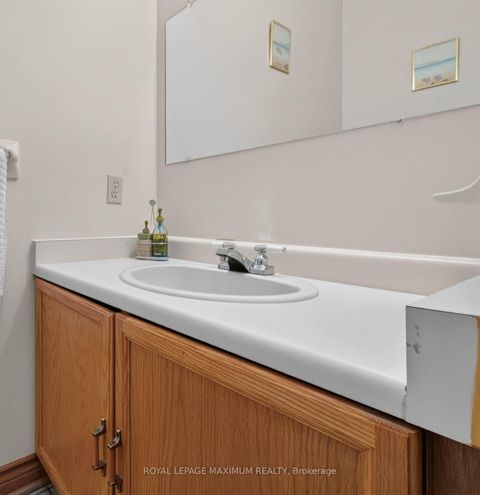 Photo 13 at 162 Wigwoss Drive, East Woodbridge, Vaughan