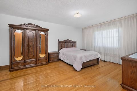 Photo 15 at 162 Wigwoss Drive, East Woodbridge, Vaughan