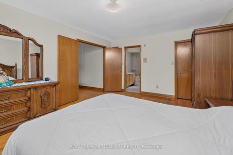 Photo 16 at 162 Wigwoss Drive, East Woodbridge, Vaughan