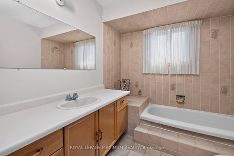 Photo 17 at 162 Wigwoss Drive, East Woodbridge, Vaughan