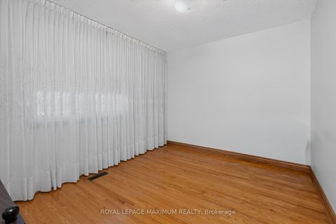 Photo 18 at 162 Wigwoss Drive, East Woodbridge, Vaughan
