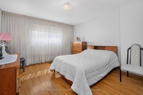 Photo 19 at 162 Wigwoss Drive, East Woodbridge, Vaughan