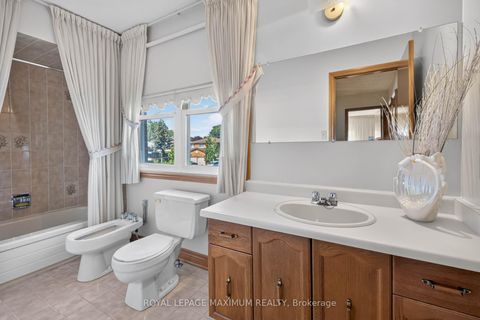 Photo 20 at 162 Wigwoss Drive, East Woodbridge, Vaughan