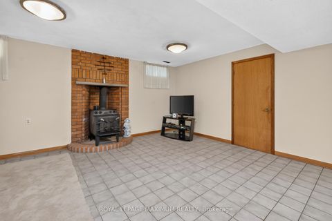 Photo 24 at 162 Wigwoss Drive, East Woodbridge, Vaughan