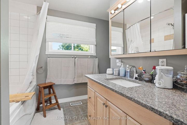 Photo 22 at 25 Saveryn Road, Rural Glanbrook, Hamilton