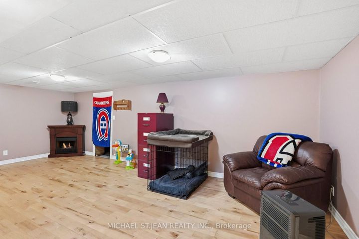 Photo 25 at 25 Saveryn Road, Rural Glanbrook, Hamilton