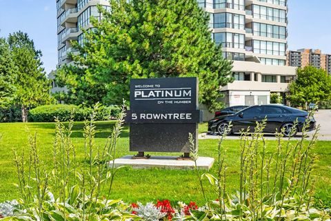 Photo 4 at 717 - 5 Rowntree Road, Jamestown, Toronto