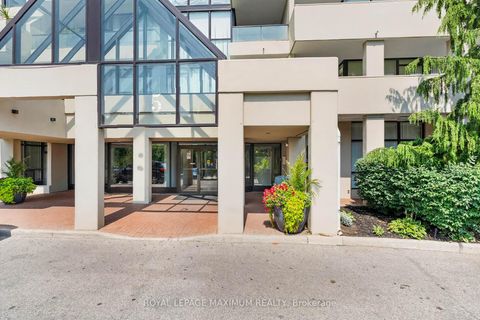 Photo 5 at 717 - 5 Rowntree Road, Jamestown, Toronto