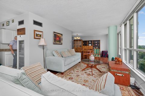Photo 13 at 717 - 5 Rowntree Road, Jamestown, Toronto