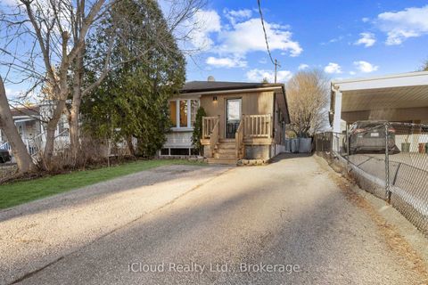 Photo 1 at 107 Bayview Parkway, Leslie Valley, Newmarket