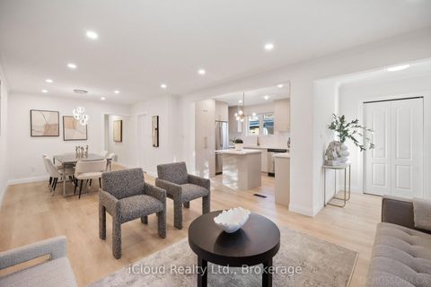 Photo 4 at 107 Bayview Parkway, Leslie Valley, Newmarket