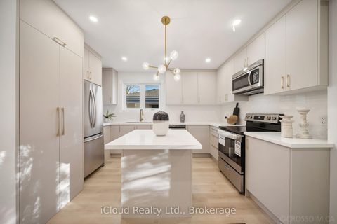 Photo 7 at 107 Bayview Parkway, Leslie Valley, Newmarket