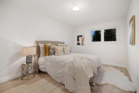 Photo 11 at 107 Bayview Parkway, Leslie Valley, Newmarket