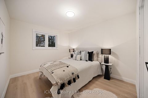 Photo 15 at 107 Bayview Parkway, Leslie Valley, Newmarket