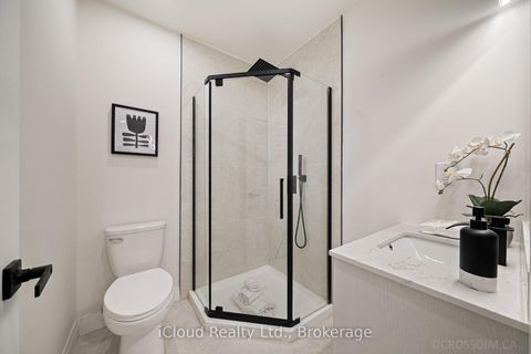 Photo 16 at 107 Bayview Parkway, Leslie Valley, Newmarket