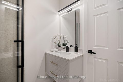 Photo 17 at 107 Bayview Parkway, Leslie Valley, Newmarket