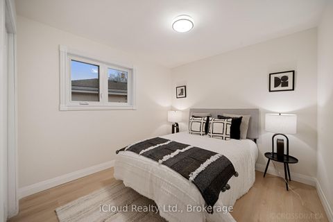 Photo 18 at 107 Bayview Parkway, Leslie Valley, Newmarket