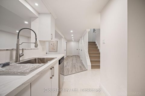 Photo 22 at 107 Bayview Parkway, Leslie Valley, Newmarket
