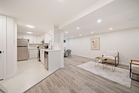 Photo 23 at 107 Bayview Parkway, Leslie Valley, Newmarket
