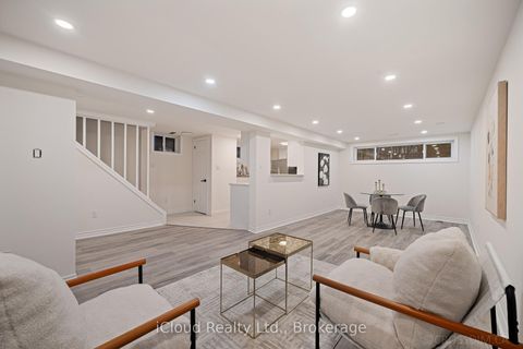 Photo 24 at 107 Bayview Parkway, Leslie Valley, Newmarket