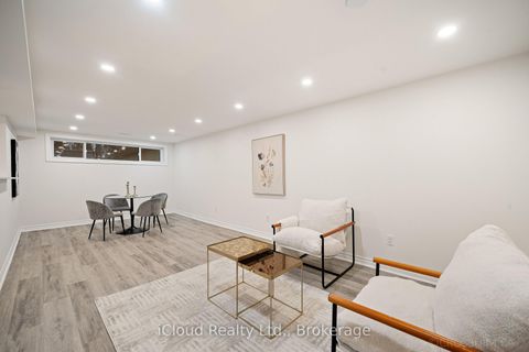 Photo 25 at 107 Bayview Parkway, Leslie Valley, Newmarket