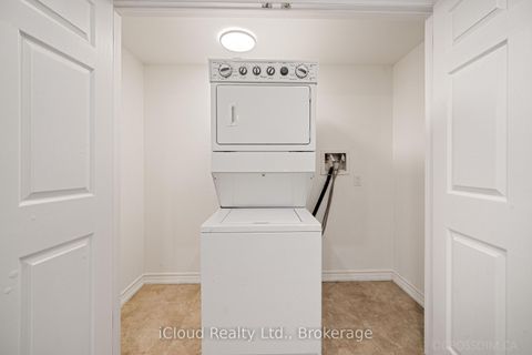 Photo 32 at 107 Bayview Parkway, Leslie Valley, Newmarket