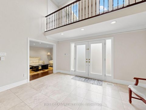 Photo 2 at 9 Westpoint Court, Bayview Hill, Richmond Hill