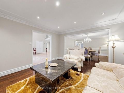 Photo 4 at 9 Westpoint Court, Bayview Hill, Richmond Hill