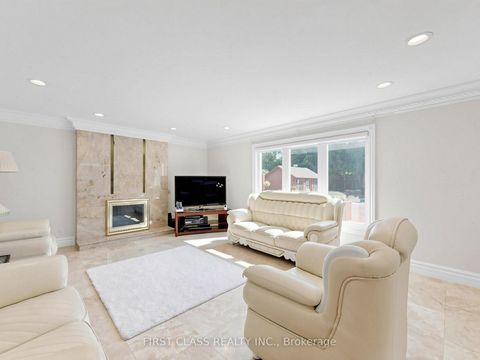 Photo 15 at 9 Westpoint Court, Bayview Hill, Richmond Hill