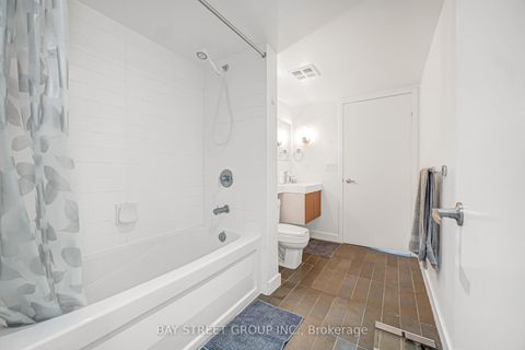 Photo 4 at 816 - 25 Telegram Mews, Waterfront Communities C1, Toronto