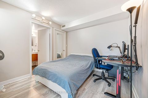 Photo 11 at 816 - 25 Telegram Mews, Waterfront Communities C1, Toronto