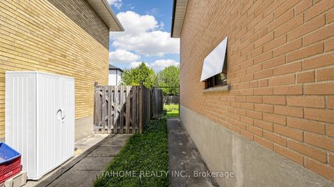 Photo 45 at 72 Bowerbank Drive, Newtonbrook East, Toronto