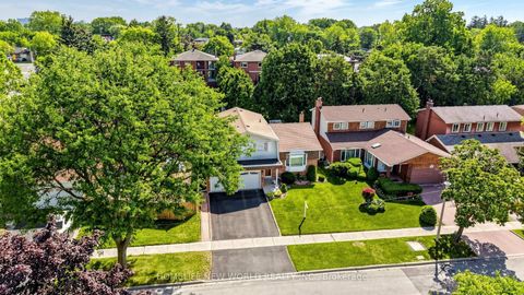 Photo 5 at 59 Kilchurn Castle Drive, Sullivan, Toronto