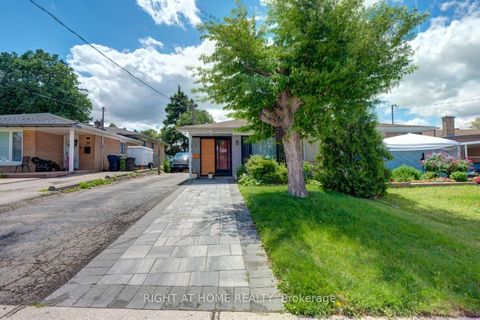 Photo 4 at 31 Frankton Crescent, York University Heights, Toronto