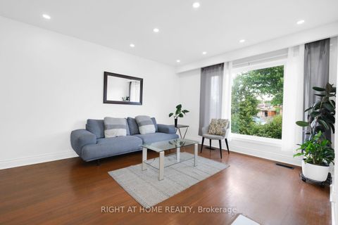 Photo 6 at 31 Frankton Crescent, York University Heights, Toronto