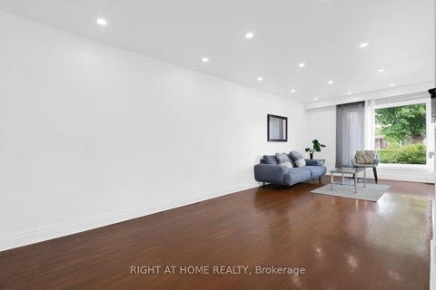 Photo 7 at 31 Frankton Crescent, York University Heights, Toronto