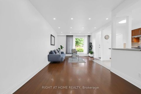Photo 8 at 31 Frankton Crescent, York University Heights, Toronto