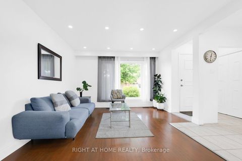 Photo 9 at 31 Frankton Crescent, York University Heights, Toronto