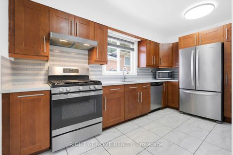 Photo 11 at 31 Frankton Crescent, York University Heights, Toronto