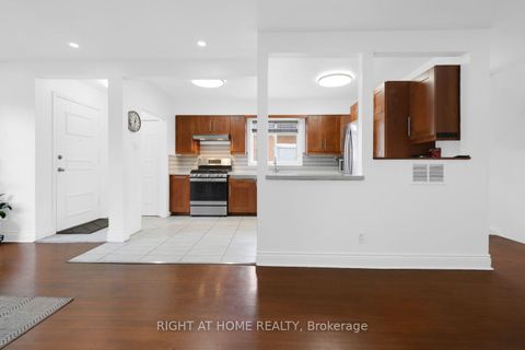 Photo 12 at 31 Frankton Crescent, York University Heights, Toronto