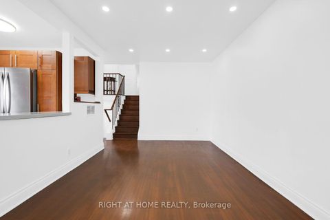 Photo 13 at 31 Frankton Crescent, York University Heights, Toronto